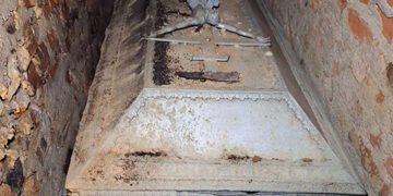 Поховання польських архієпископів: археологи знайшли церковні склепи із золотими артефактами