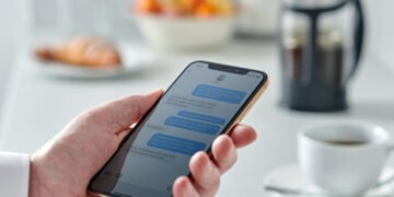 Бізнесмен вимагає від Apple 5 мільйонів фунтів стерлінгів за те, що дружина дізналася про його зради