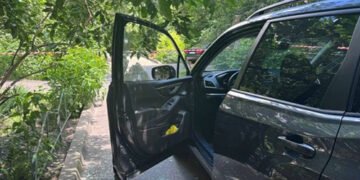 У Києві невідомий вистрілив у чоловіка в автомобілі та втік: поліція шукає нападника