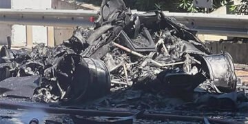 Унікальний позолочений суперкар за $4 мільйони згорів дотла на трасі