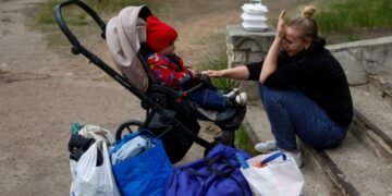 Украина вывозит детей из ряда мест в Донецкой области из-за усиления российских обстрелов