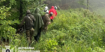 Ухилянти не змогли втекти до Румунії: рятувальники допомогли горе-“мандрівникам”