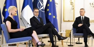 Столтенберг подтвердил отсутствие у НАТО планов развертывания войск в Украине