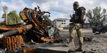 Обвинённый в госизмене мэр Купянска, предположительно, умер после покушения в России
