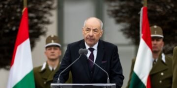Президент Венгрии пропустит саммит стран Бухарестской девятки
