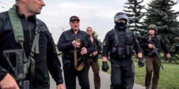Посли Лукашенка падають із вікна: що відбувається