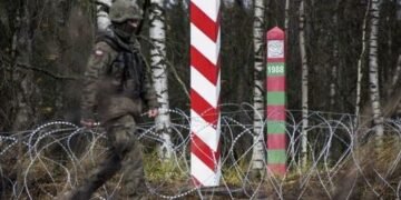 Лукашенко нагнітає: на польсько-білоруський кордон привезли нових мігрантів, – Reuters