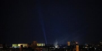Зеленский призвал к поставкам дальнобойного оружия после атаки дронов на Киев