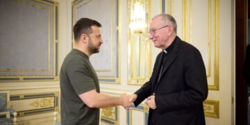 Зеленский обсудил с госсекретарем Ватикана пути прекращения войны