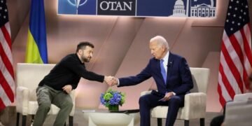 Зеленский: Украина благодарна Байдену за непоколебимую поддержку