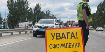 Водій не впорався з керуванням: у Запоріжжі сталася ДТП, є загиблі та постраждалі. ФОТО