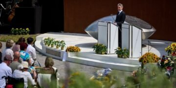 Нидерланды почтили память 298 жертв трагедии сбитого над Украиной «Боинга» MH17