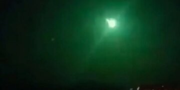 Зелений спалах у небі сполошив Туреччину цієї ночі. ВИДЕО