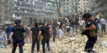 Детям, которые находились  на операции во время атаки РФ, сейчас спасают жизни: детали