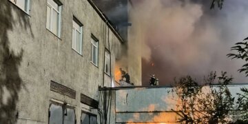 “Тушили 7 часов”: в российском Красноярске вспыхнул масштабный пожар. ВИДЕО