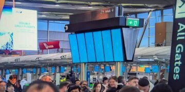 “Синий экран смерти”: сбой Microsoft нарушил работу авиакомпаний, банков и операторов связи по всему миру