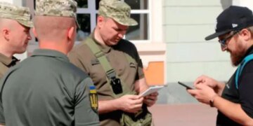 Почему мужчин силой привозят в военкоматы: ответ начальника ТЦК