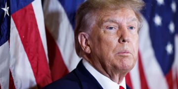 Трамп обговорює можливість віддати Путіну частину території України, – Politico