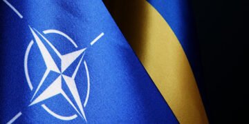 Україна прагне отримати “незворотну” пропозицію щодо членства в НАТО, – Politico