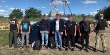 Намагались групами втекти до Молдови: прикордонники затримали 17 “туристів”