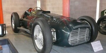 Как серийные авто переняли технологии автоспорта – история автоинноваций
