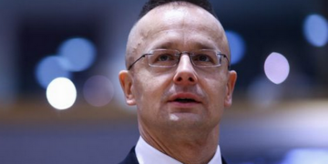 “Пристебніть ремені”, –  Сійярто анонсував нові “мирні зустрічі” Орбана