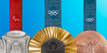Унікальні медалі Олімпіади в Парижі прикрасили залізом з Ейфелевої вежі