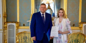 Залужний у костюмі назвав головний пріоритет своєї діяльності у якості посла у Британії