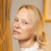 56-річна Памела Андерсон розповіла, яка трагедія змусила її відмовитися від макіяжу