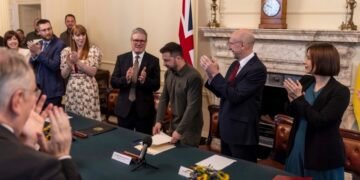 Зеленский выступил на заседании кабинета министров Великобритании