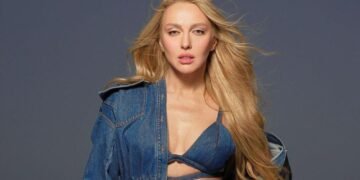 Оля Полякова розсекретила свою вагу і в купальнику похизувалася стрункою фігурою. ФОТО