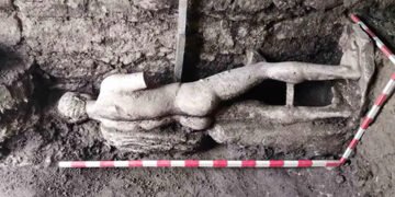 Викинули божество в каналізацію: в Болгарії знайшли вісника олімпійців