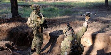 “Пересуватися небезпечно”: російські дрони вже дотягуються до Покровська, – боєць ЗСУ