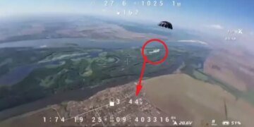 ВСУ показали современный воздушный бой: российская “птица” кувыркнулась на землю. ВИДЕО