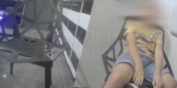 Один дома по-львовски:  многодетная мать забыла ребенка на АЗС