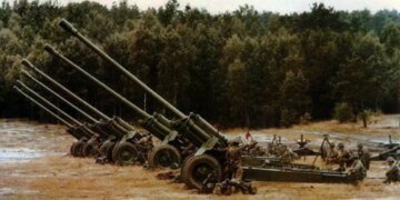 Россия достала со складов 70-летние пушки: стало известно, кто поставляет боеприпасы