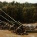 Россия достала со складов 70-летние пушки: стало известно, кто поставляет боеприпасы