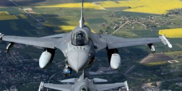 F-16 уже в небе Украины: Воздушные силы показали первые истребители. ВИДЕО