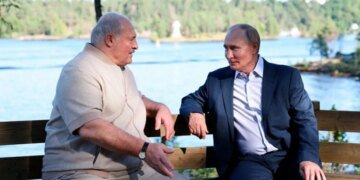 Лукашенко заявил о падении России