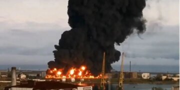 Нефтебаза в Ростовской области до сих пор горит: подробности атаки. ВИДЕО