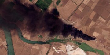Россияне начали массово продавать нефтебазы после атак дронов
