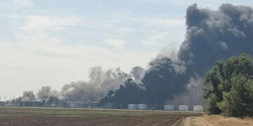 10-й день подряд в Ростовской области догорает нефтебаза. ВИДЕО
