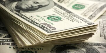 Курс долара та євро в обмінниках: актуальні ціни на сьогодні