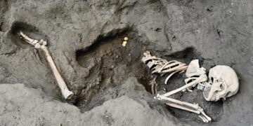 Жінка забрала скарб із собою в могилу: в Помпеях археологи виявили пару, яка загинула під час виверження Везувію