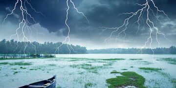 “Смерть на електричному стільці”: чи загине в озері все живе, якщо в нього влучить блискавка