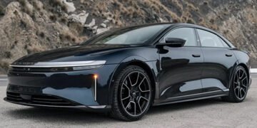 Розвиває 320 км/год: представлено найшвидше броньоване авто у світі. ФОТО