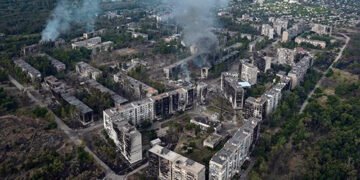Ворог зайшов у місто та зачепився за околицю: журналіст розповів про загрозливу обстановку в Торецьку