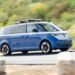 Volkswagen возродила свой “хиппи-фургон”. Теперь он полностью электрический