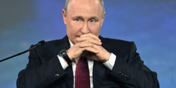 Путін захоплювався Андроповим і це був поганий знак, – Енн Епплбаум