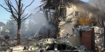 В результате российского удара по Харькову повреждена поликлиника